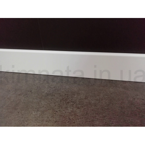 Плінтус ламінований білий МДФ 1280