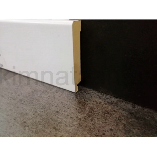 Плінтус ламінований білий МДФ 1680