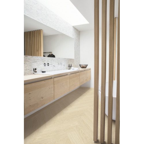 Вінілове покриття Quick-Step CIRO ялинка Дуб чистий полярний AVHBU40361 (5+1 мм)