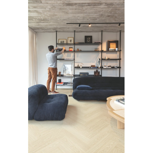 Вінілове покриття Quick-Step CIRO ялинка Дуб чистий полярний AVHBU40361 (5+1 мм)