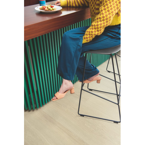 Вінілове покриття Quick-Step BLOOM Дуб морський бриз бежевий AVMPU40080 (5+1мм)