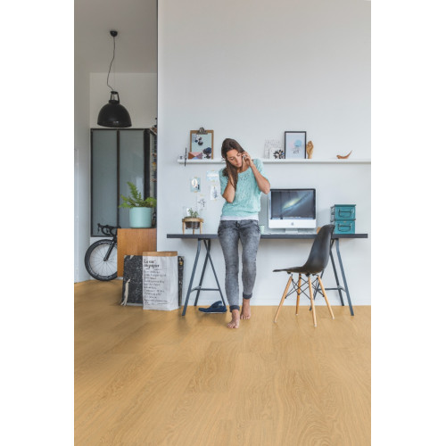 Виниловое покрытие Quick-Step BLOOM Дуб чистый медовый AVMPU40098 (5+1мм)