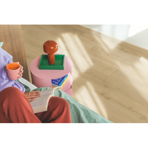 Вінілове покриття Quick-Step BLOOM Дуб шліфований бежевий AVMPU40319 (5+1мм)