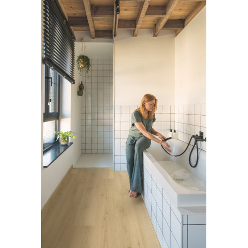 Вінілове покриття Quick-Step BLOOM Дуб шліфований бежевий AVMPU40319 (5+1мм)