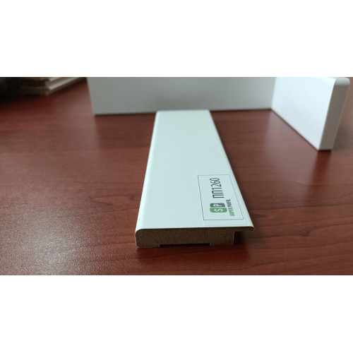 Плінтус ламінований білий МДФ 1260