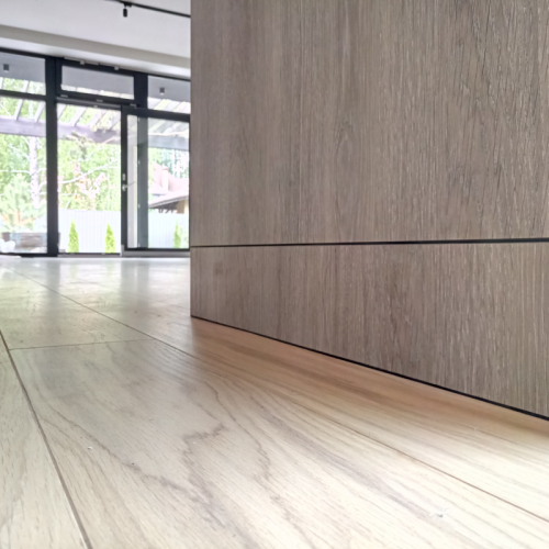 Алюмінієвий плінтус прихованого монтажу 60мм RAL ALU-S6015